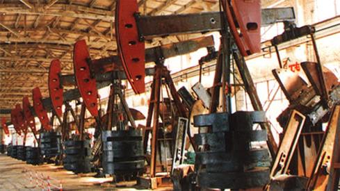 1969“五七会战”由敦煌搬到荆州，开始石油钻采机械制造